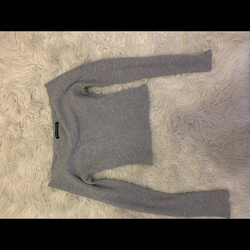 Brandy Melville grey long sleeve crop top